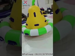 Jeux de gyro gonflables étanches Modèle de poire à neige gonflable Balançoire aquatique Trampoline