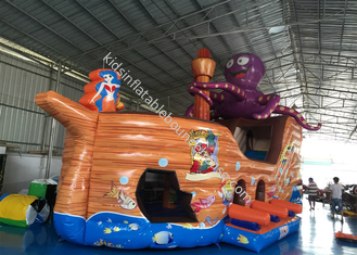 La glissière attrayante de bateau de pirate gonflable, jeux de bébé de jardin d'enfants font sauter le bateau de pirate