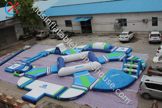 Parcs aquatiques gonflables en mer Jeux d'eau en plein air Amusement flottant