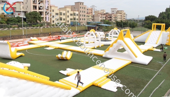 Équipement de parc aquatique gonflable extérieur en PVC flottant de 0,9 mm
