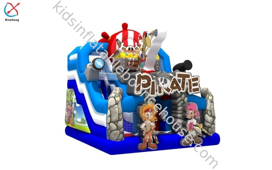 Maison gonflable pirate avec château gonflable