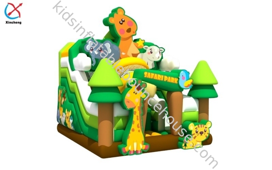 Château gonflable personnalisé avec toboggan Safari Park