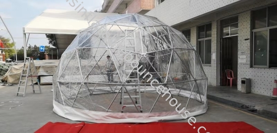 Tente à bulles gonflables transparentes à l'extérieur